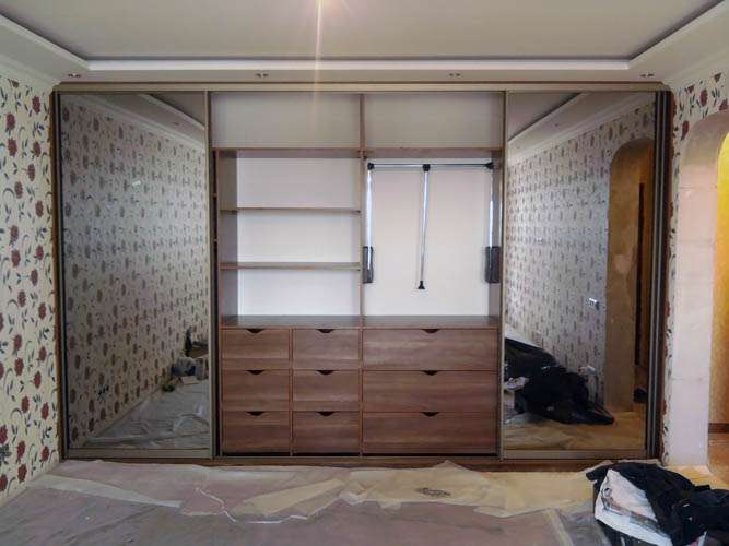 Корпусный и встроенный шкаф - главнейший предмет мебели.
