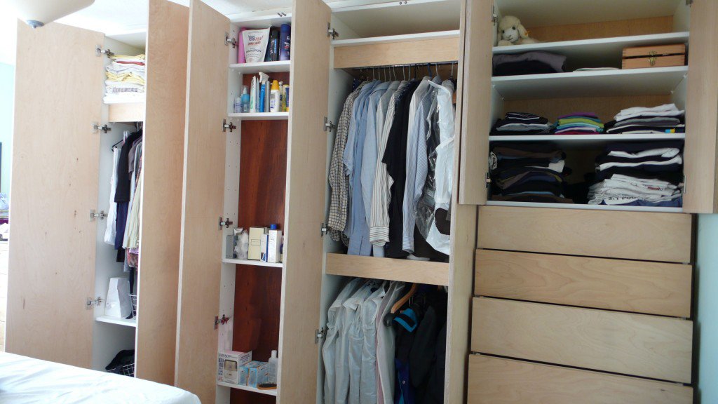 Шкаф для одежды с полками